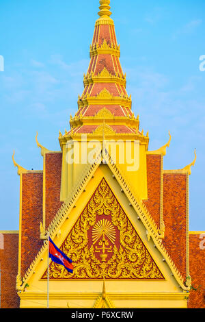 Cambogiano battenti bandiera di fronte in Cambogia la Corte suprema, Phnom Penh Cambogia Foto Stock