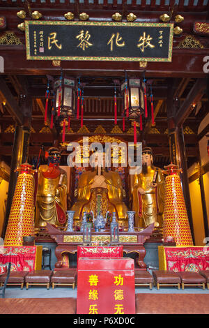 Cina, Shanghai, Huangpu, statua del generale Huo Guang presso il Tempio del Dio della città Foto Stock