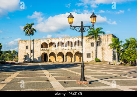Il Colonial (Ciudad Colonial), Santo Domingo, Repubblica Dominicana. Alcazar de Colon (Alcazar di Colombo) palace. Foto Stock