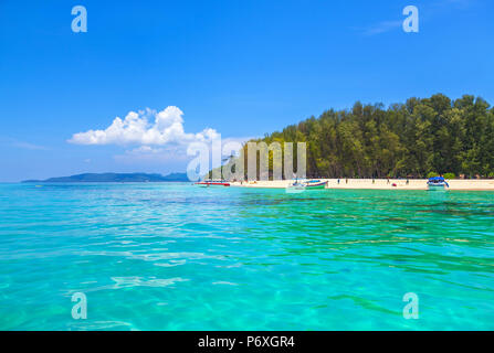 Bellissima Isola di bambù nella provincia di Krabi in Thailandia. Foto Stock