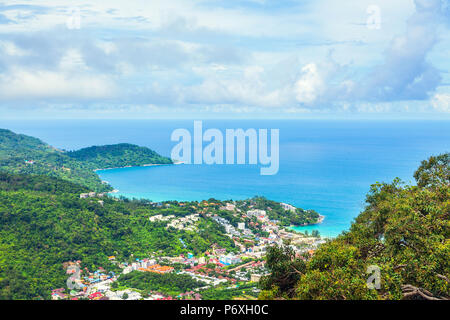 Panorama dell'isola di Phuket. Al centro della cornice di Kata Beach. Foto Stock