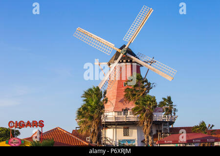 Caraibi, Antille olandesi, Aruba, vecchio mulino a vento olandese Foto Stock