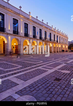 Argentina, Cordoba, crepuscolo vista del Cordoba Cabildo, coloniale town hall. Foto Stock