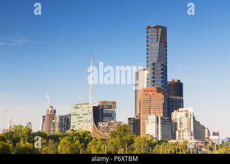 Eureka Tower e il Victorian Arts Centre di Melbourne, Victoria, Australia Foto Stock