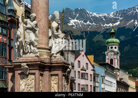 Maria-Theresien-Strasse o Maria Teresa Street, Innsbruck, in Tirolo, Austria Foto Stock