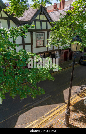 Una tranquilla strada di scena a Chester, Cheshire, Nord Ovest Inghilterra Foto Stock