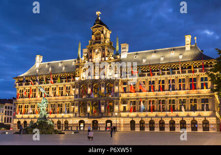 Municipio (Stadhuis) nella piazza principale del mercato di Anversa, nelle Fiandre, in Belgio Foto Stock