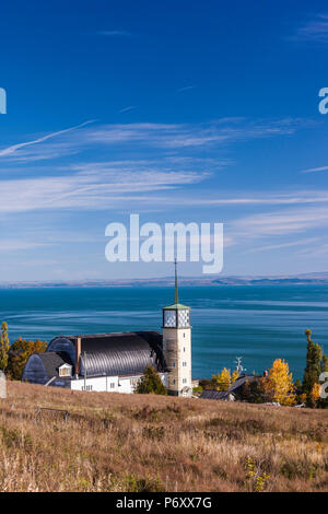 Canada, Québec , Capitale-Nationale, regione di Charlevoix, Cap-a-l'Aigle, villaggio chiesa e sul fiume San Lorenzo Foto Stock