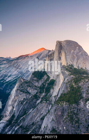 Stati Uniti d'America, in California, del Parco Nazionale Yosemite, mezza cupola Foto Stock