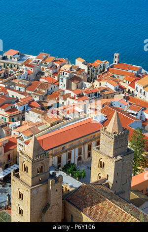 Vista dall'alto di Cefalù, Cefalu, Sicilia, Italia, Europa Foto Stock