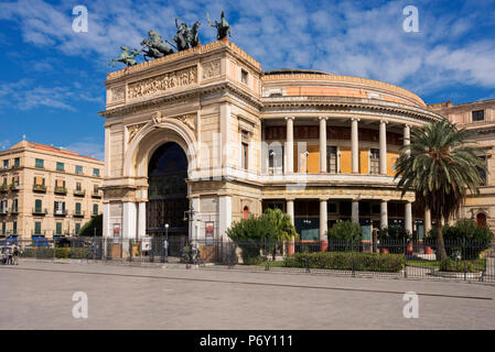 Teatro Politeama, Palermo, Sicilia, Italia, Europa Foto Stock