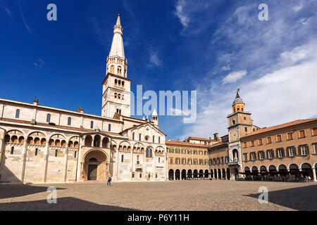 L'Italia, Italia, Emilia-Romagna, Modena District. Modena. Piazza Grande, la cattedrale (Patrimonio Mondiale UNESCO) Foto Stock