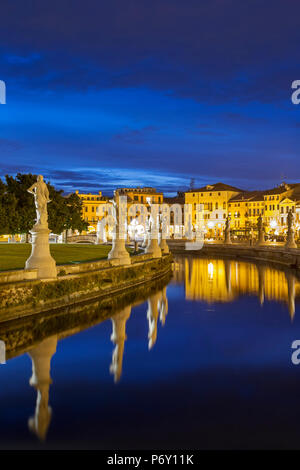 L'Italia, Italia. Veneto. Provincia di Padova. Padova, Padova. Prato della Valle Foto Stock