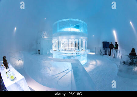 In Icebar Icehotel di Kiruna. La Svezia. Lapponia Foto Stock