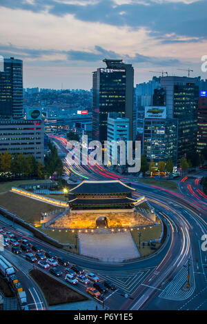 Sungnyemun Gate (Mercato Namdaemun Gate), Seul, Corea del Sud Foto Stock