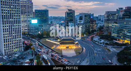 Sungnyemun Gate (Mercato Namdaemun Gate), Seul, Corea del Sud Foto Stock