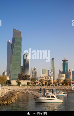 Il Kuwait Kuwait City, Città vista dal Souk Shark Shopping Centre e Marina Foto Stock