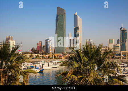 Il Kuwait Kuwait City, Città vista dal Souk Shark Shopping Centre e Marina Foto Stock