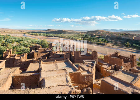 Il Marocco, Sous-Massa (Sous-Massa-Draa), provincia di Ouarzazate. Vista dal villaggio uppter all'interno di Ksar di Ait Ben Haddou (Ait Benhaddou). Foto Stock