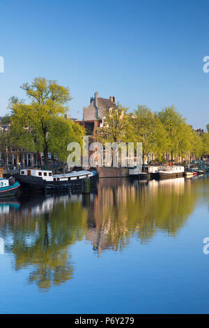 Fiume Amstel di Amsterdam, Paesi Bassi Foto Stock