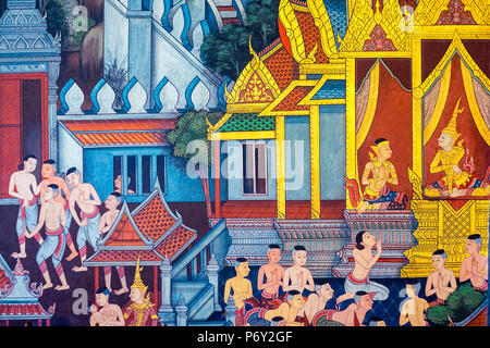 Coloratissimi murales dipinti raffiguranti scene della vita di Buddha, all'interno di Wat Pho (il Tempio del Buddha Reclinato), Bangkok, Thailandia Foto Stock