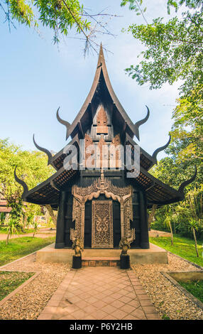 Baan Dam (il nero della casa), Chiang Rai, Thailandia. Una creazione unica dell'artista tailandese Thawan Duchanee. Foto Stock