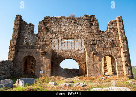 Le antiche rovine intorno di Aspendos antica città di Antalya, Turchia Foto Stock