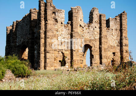 Le antiche rovine intorno di Aspendos antica città di Antalya, Turchia Foto Stock