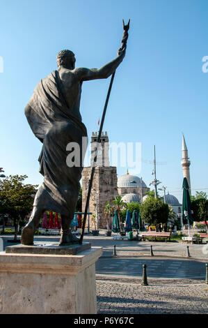 Attalos statua e la torre dell orologio in Kaleici città vecchia di Antalya, Turchia Foto Stock