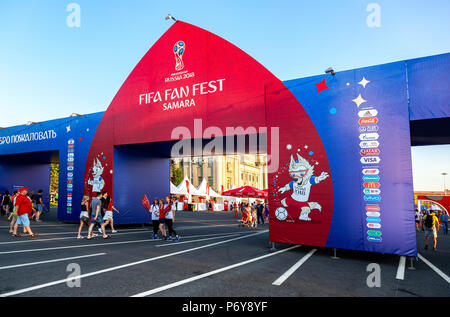 Samara, Russia - 24 Giugno 2018: Fan zone per i tifosi di calcio presso la piazza centrale di Samara Foto Stock