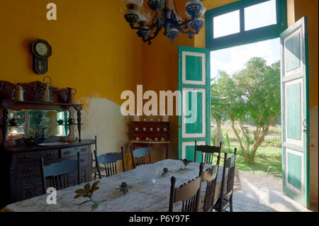 La sala da pranzo alla Hacienda Yaxcopoil, un secolo XVII henequen plantation vicino a Merida, Yucatan, Messico, ora un museo, guest house e degli eventi. Foto Stock