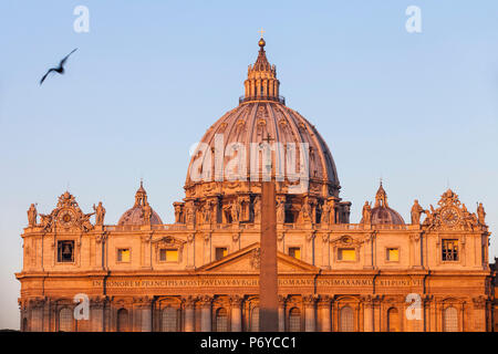 Italia Lazio Roma, Piazza San Pietro, Basilica di San Pietro Foto Stock