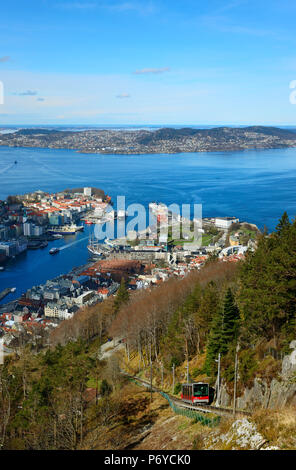 Vista in elevazione oltre il centro di Bergen. Hordaland, Norvegia Foto Stock