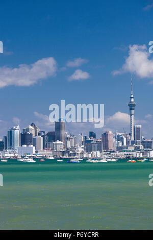 Nuova Zelanda, Isola del nord di Auckland, in vista dello skyline di Devonport Foto Stock