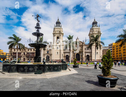 Cattedrale di San Giovanni apostolo ed evangelista, Plaza de Armas, Lima, Peru Foto Stock