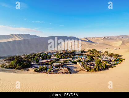 Huacachina Oasis, vista in elevazione, Regione di Ica, Perù Foto Stock