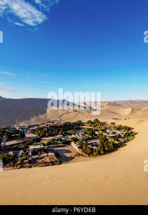 Huacachina Oasis, vista in elevazione, Regione di Ica, Perù Foto Stock