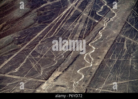 Spirali geoglifi, vista aerea, Nazca, Regione di Ica, Perù Foto Stock