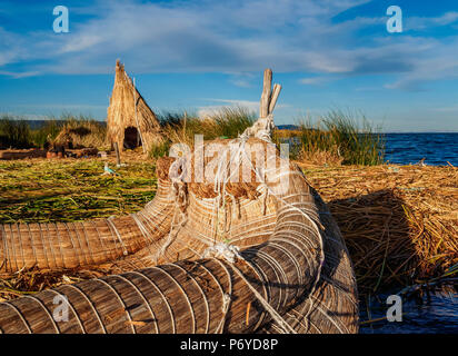 Uros isola galleggiante, il lago Titicaca Puno, Regione, Perù Foto Stock