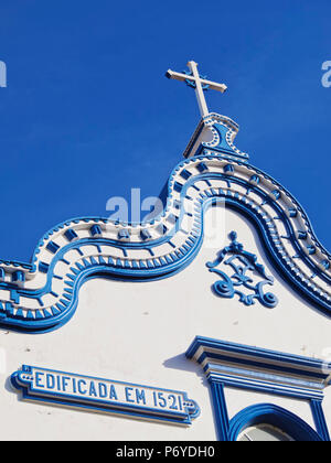 Portogallo Azzorre, Terceira, Praia da Vitoria, vista dettagliata del Santo Cristo Chiesa. Foto Stock
