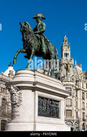 Piazza Liberdade e il monumento al re Pietro IV o Dom Pedro IV, Porto, Portogallo Foto Stock