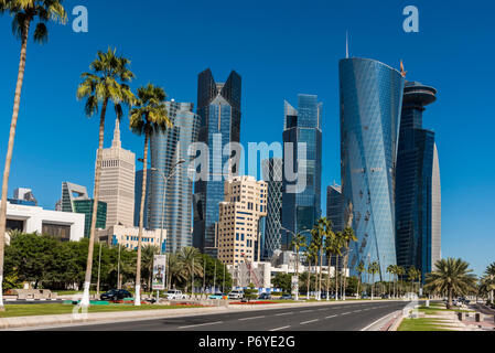 Business district skyline, Doha, Qatar Foto Stock