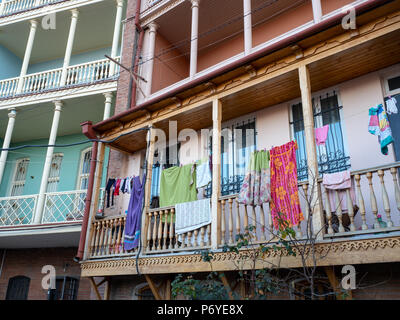 Coloratissima casa tradizionale con balcone, Tbilisi, Georgia Foto Stock