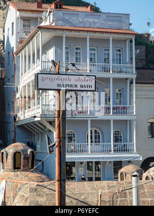 Bagni di zolfo signpost nel quartiere Abanotubani, Tbilisi vecchia citta', Georgia Foto Stock