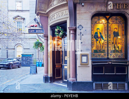 Regno Unito, Scozia, Lothian, Edimburgo, crepuscolo vista del Royal Cafe. Foto Stock