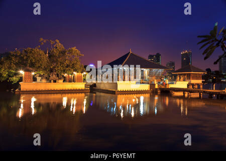 Sri Lanka, Colombo, Beira Lake, Seema Malaka tempio buddista Foto Stock