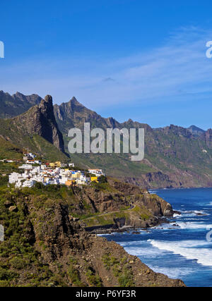 Spagna Isole Canarie, Tenerife, in vista del villaggio Almaciga e le montagne di Anaga. Foto Stock