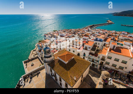 Vista superiore della città fortificata di Peniscola, Comunidad Valenciana, Spagna Foto Stock