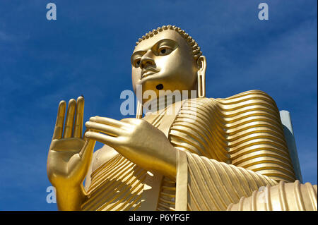 Tempio d'oro e il Tempio Dorato museo buddista, Dambulla, Nord provincia centrale, Sri Lanka Foto Stock