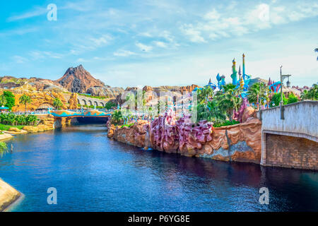 Vista della misteriosa isola da Mermaid Lagoon a Tokyo Disneysea situato in Urayasu, Chiba, Giappone Foto Stock